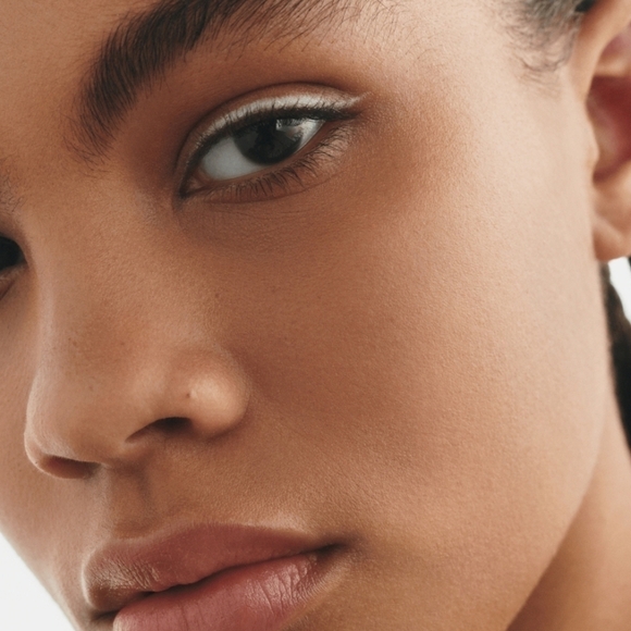 MAC C5 Studio Fix Fluid SPF 15 Foundation - Picture 3 of 13